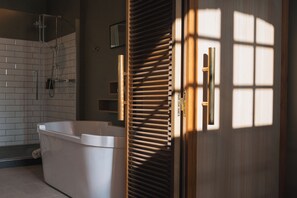 Presidential-Suite, 1 Queen-Bett (Moonseng) | Badezimmer | Haartrockner, Bademäntel, Hausschuhe, Handtücher