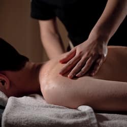 Sauna, vasca idromassaggio, bagno turco, trattamenti per il corpo