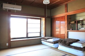 Phòng, nhiều giường, phòng tắm dùng chung (Japanese Style) | Két bảo mật tại phòng, truy cập Internet không dây miễn phí 