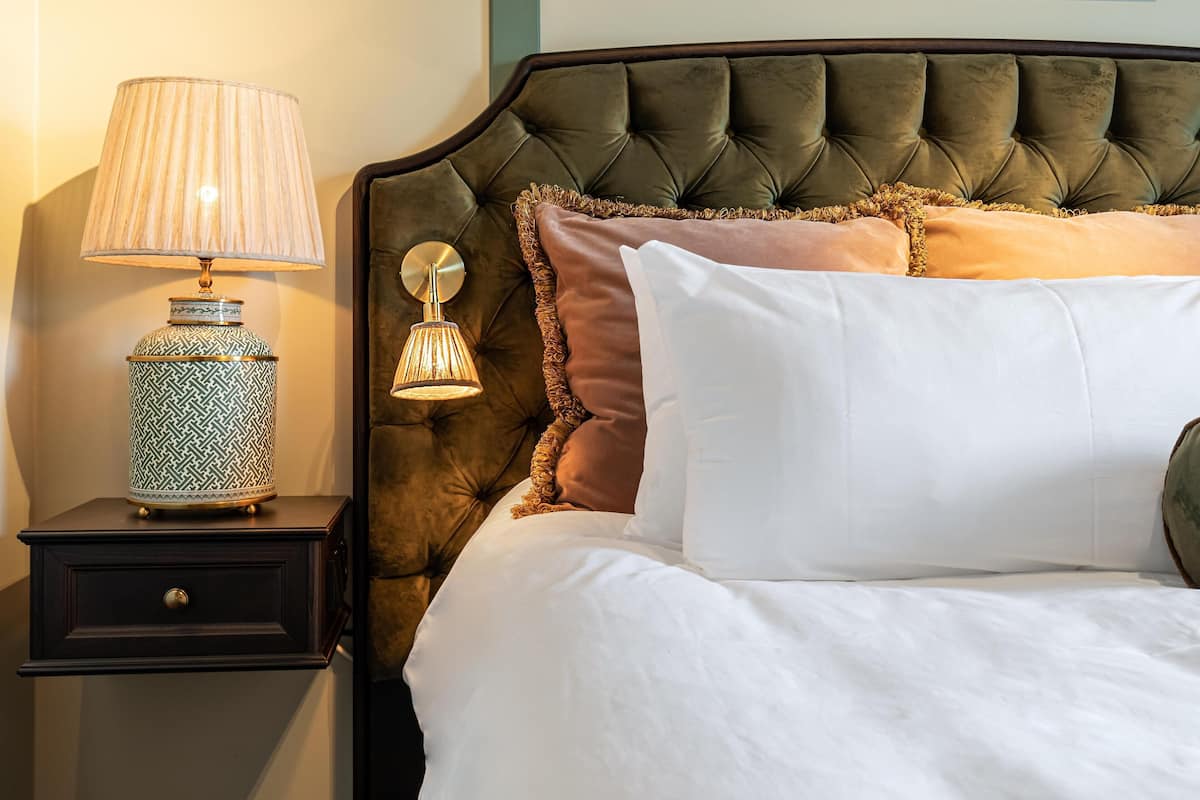 Superior Room, 1 King Bed | Minibar, blackout drapes, iron/ironing board, rollaway beds