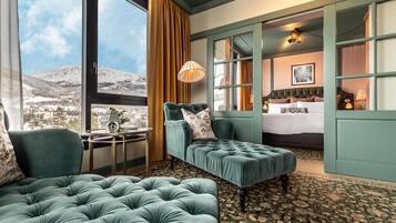 Rom – superior, 1 kingsize-seng | Minibar, blendingsgardiner og strykejern/-brett