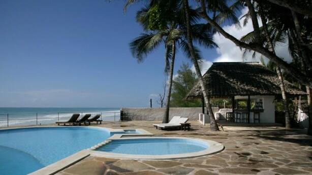 Outdoor pool - Warm Sea Sand (Diani Beach)