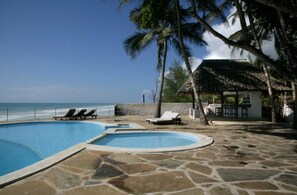 Outdoor pool - Warm Sea Sand (Diani Beach)