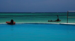 Outdoor pool - Warm Sea Sand (Diani Beach)
