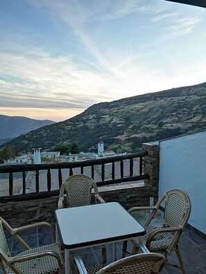 Triple Room, Terrace | Free WiFi, bed sheets - Hostal Rural Ruta de las Nieves (Capileira)