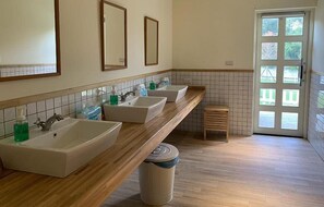 Standard Villa, Multiple Beds, Non Smoking (512) | Bathroom | Separate bathtub and shower, deep-soaking bathtub, free toiletries - American Village Resort (Taipei)