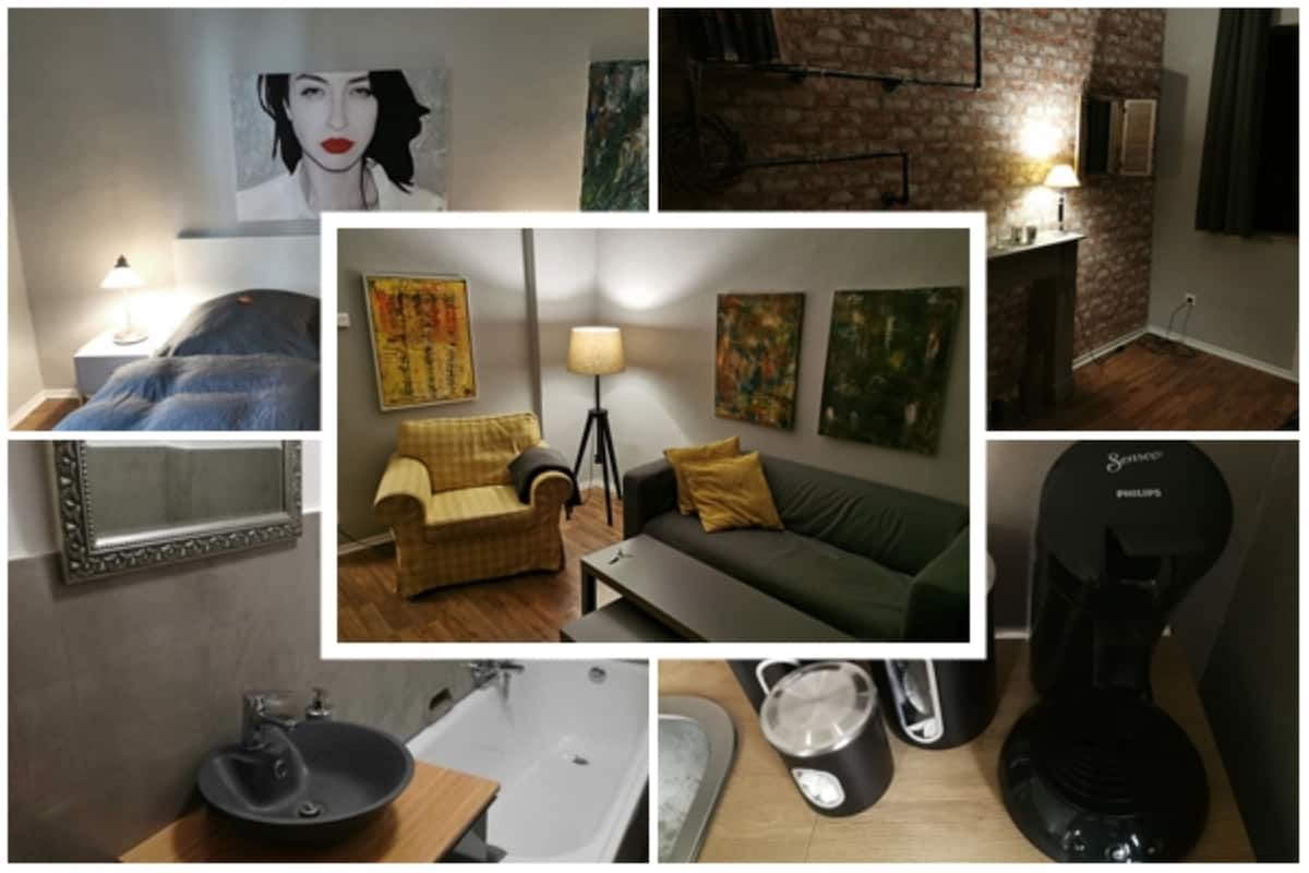 Un montaje de diversos interiores de habitaciones de hotel, mostrando una cama, un sofá, una cafetera, un lavamanos y obras de arte en las paredes.