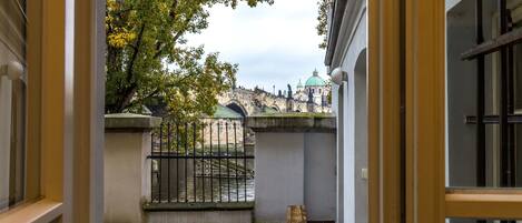 Quarto casal, sacada, vista para o rio | Vista para o jardim