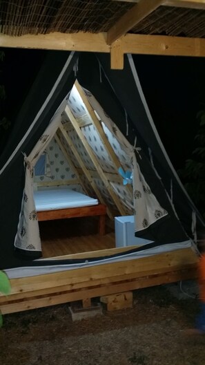 Comfort Tent, Garden View
