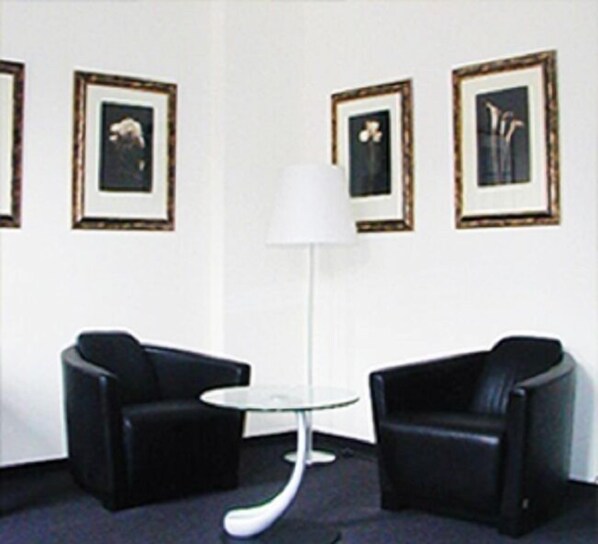 80-centimeters tv med kabelkanaler
