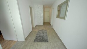 Apartemen, 2 kamar tidur, akses difabel, Bebas Asap Rokok | Area keluarga | TV layar datar