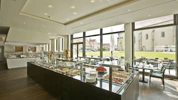 Daily continental breakfast (EUR 26.50 per person)