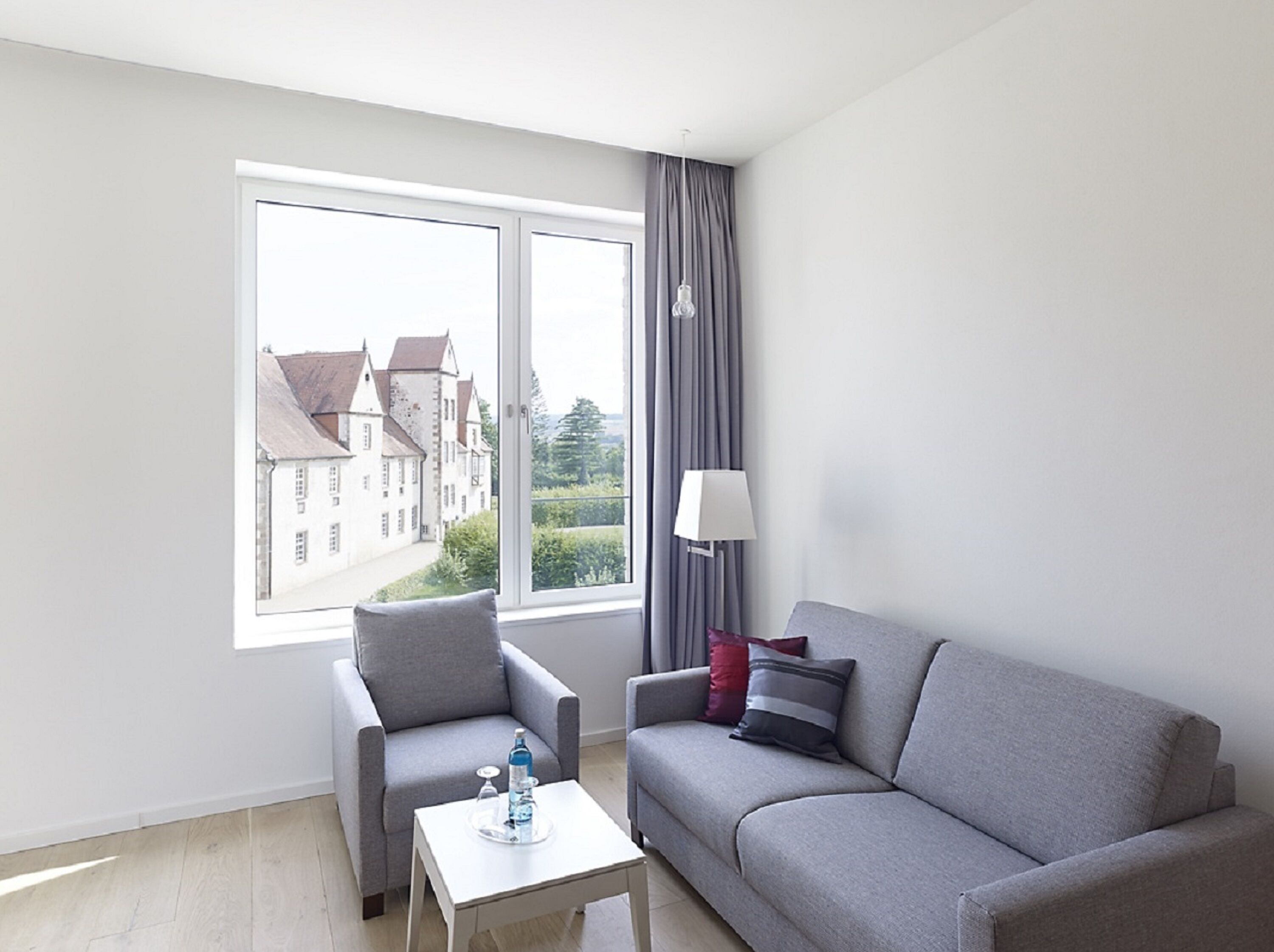 Dobbeltrom – superior | Oppholdsområde | Flatskjerm-TV og bøker