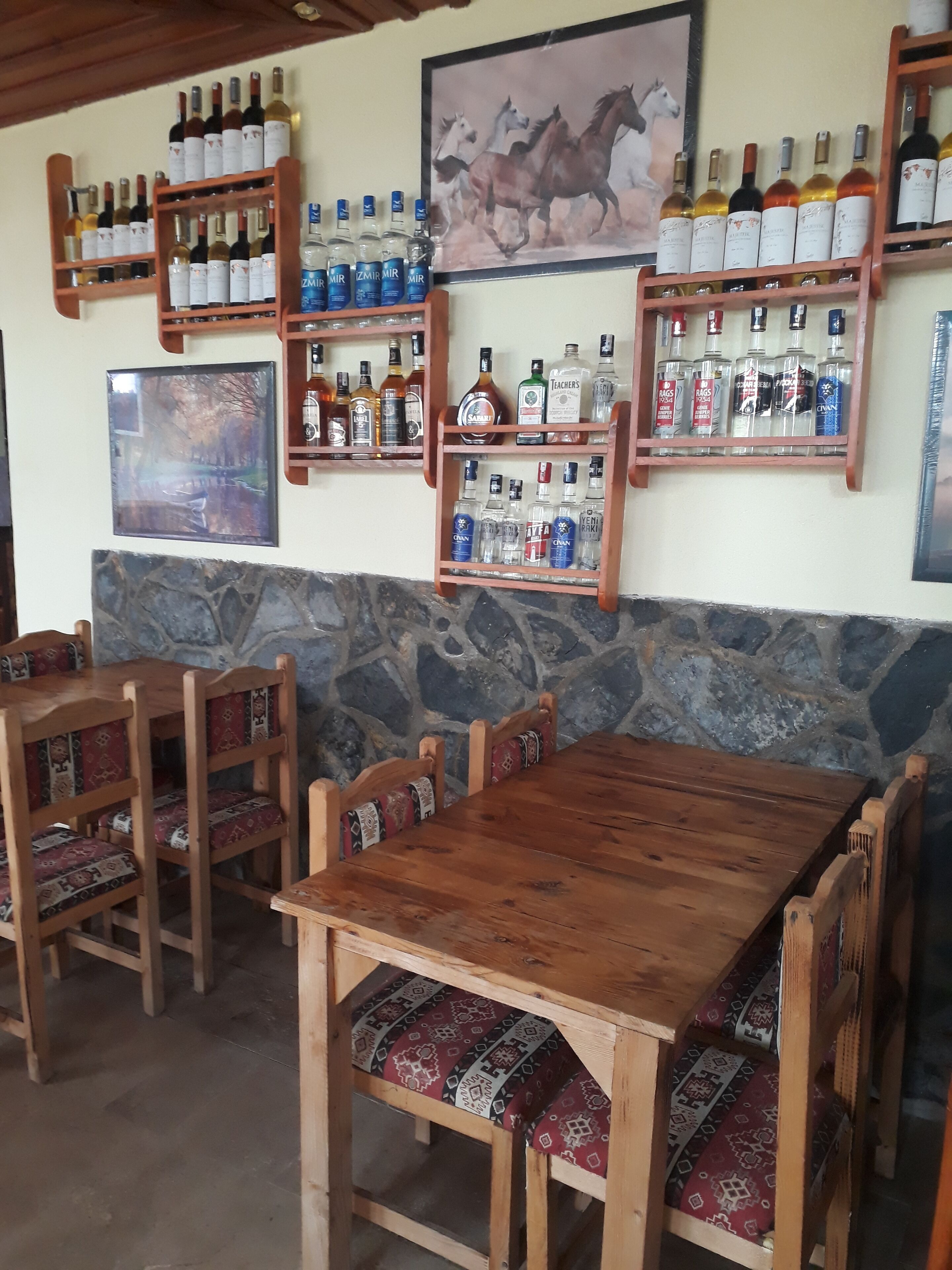 breakfast, lunch and dinner served