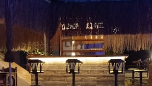 酒  吧（店内）