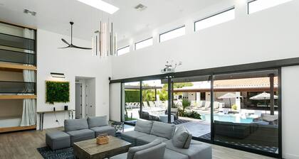 SWSS Modern Compound: Guests Love It! Private Pool Hot Tub Putting Green