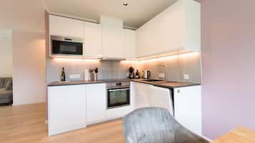 Deluxe Apartment, Ensuite, Vineyard View (Ap 6 - Herzlay) | Private kitchen | Highchair