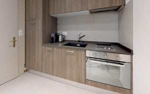 Fridge, oven, stovetop, dishwasher - Centrally located apartment house, about 10 minutes walk from St. (St. Moritz)