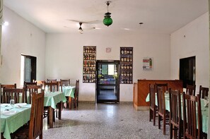 Frukostbuffé varje dag (INR 1200 per person)