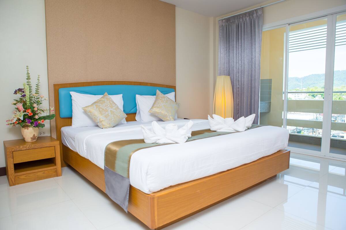 ห้องสแตนดาร์ด, เตียงควีนไซส์ 1 เตียง, ระเบียง | โต๊ะทำงาน, Wi-Fi ฟรี