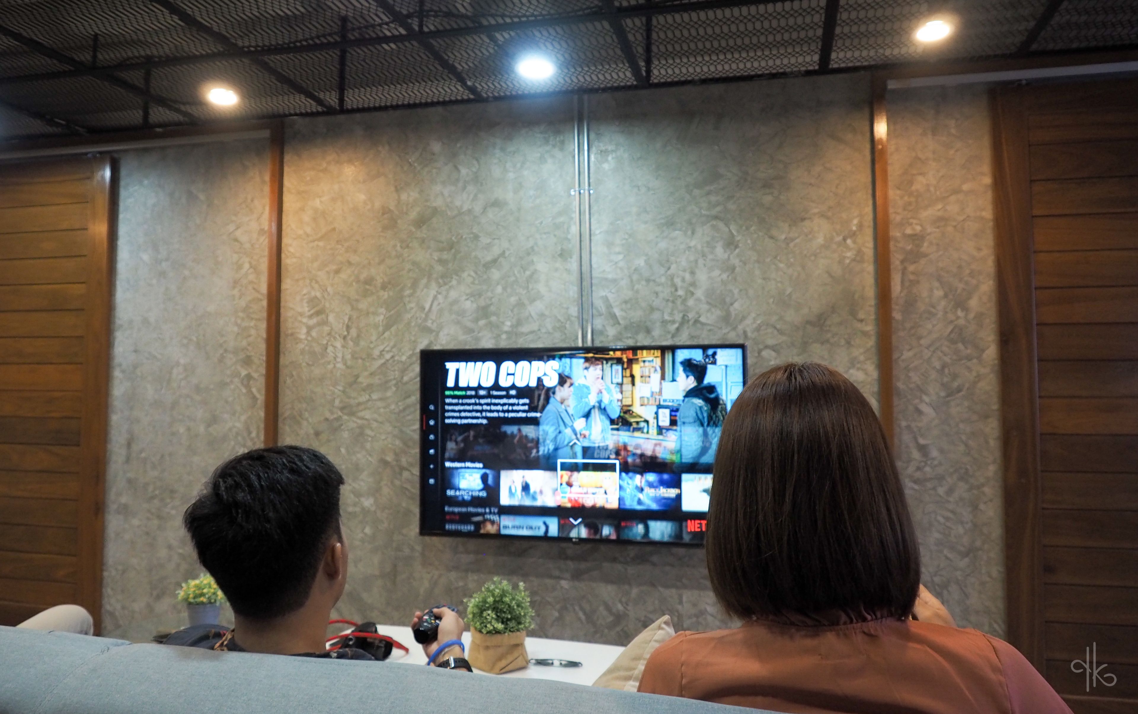 deluxe shared dormitory, multiple beds | living area | lcd tv