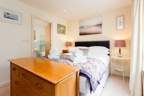 Talo (1 Bedroom) | 1 makuuhuone, silitysrauta/-lauta, Wi-Fi, vuodevaatteet