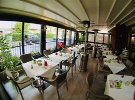 Lunch and dinner served, Italian cuisine