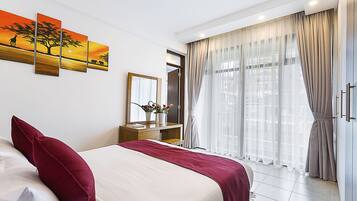 Executive Suite, 1 King Bed, City View
