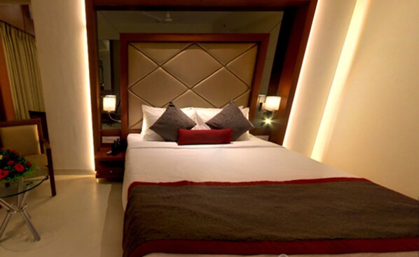 In-room safe, rollaway beds (surcharge), WiFi (free)
