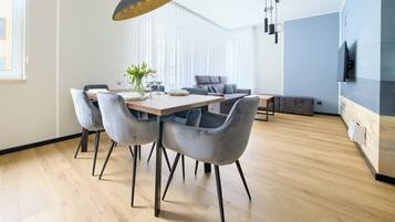 Apartment (UG 79) | Wohnbereich | Flachbildfernseher