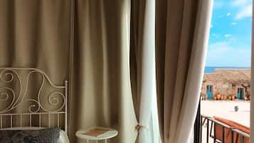 1 bedroom, blackout curtains, free WiFi, bed sheets