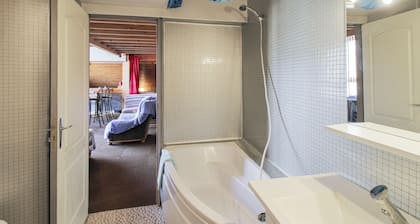 Homerez - Apartment in Échenans with parking
