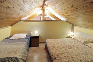 2 bedrooms, iron/ironing board, Internet