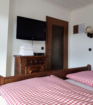 Double Room | Free WiFi, bed sheets
