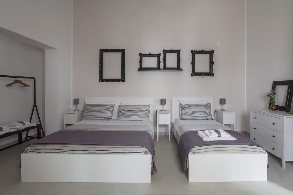 Habitación triple superior | Sábanas italianas Frette, ropa de cama de alta calidad y edredón