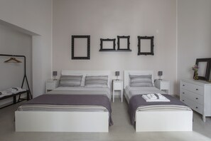 Superior Triple Room | Frette Italian sheets, premium bedding, down duvets, memory-foam beds - Last Minute Lecce (Lecce)
