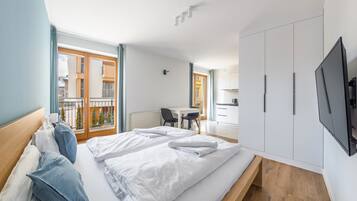 Studio (10) | Living area | Flat-screen TV