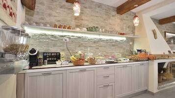 Free daily full breakfast