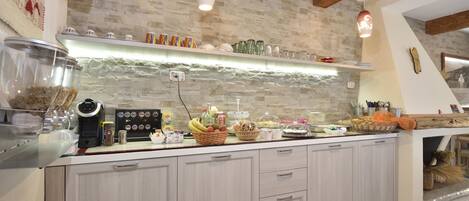 فطور كامل مجانًا يوميًا