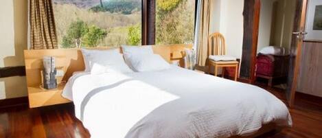 Habitación doble, baño privado | Decoración personalizada, muebles diferentes y wifi gratis