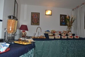 Daily buffet breakfast for a fee - Hotel Moderno (Cervia)