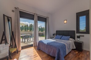 3 slaapkamers, een strijkplank/strijkijzer, gratis wifi, beddengoed