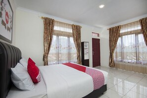 Deluxe Double Room | Room amenity - Berastagi (Medan)