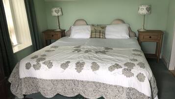 Larger Double or Twin Room, Lake View | Individually decorated, individually furnished, bed sheets