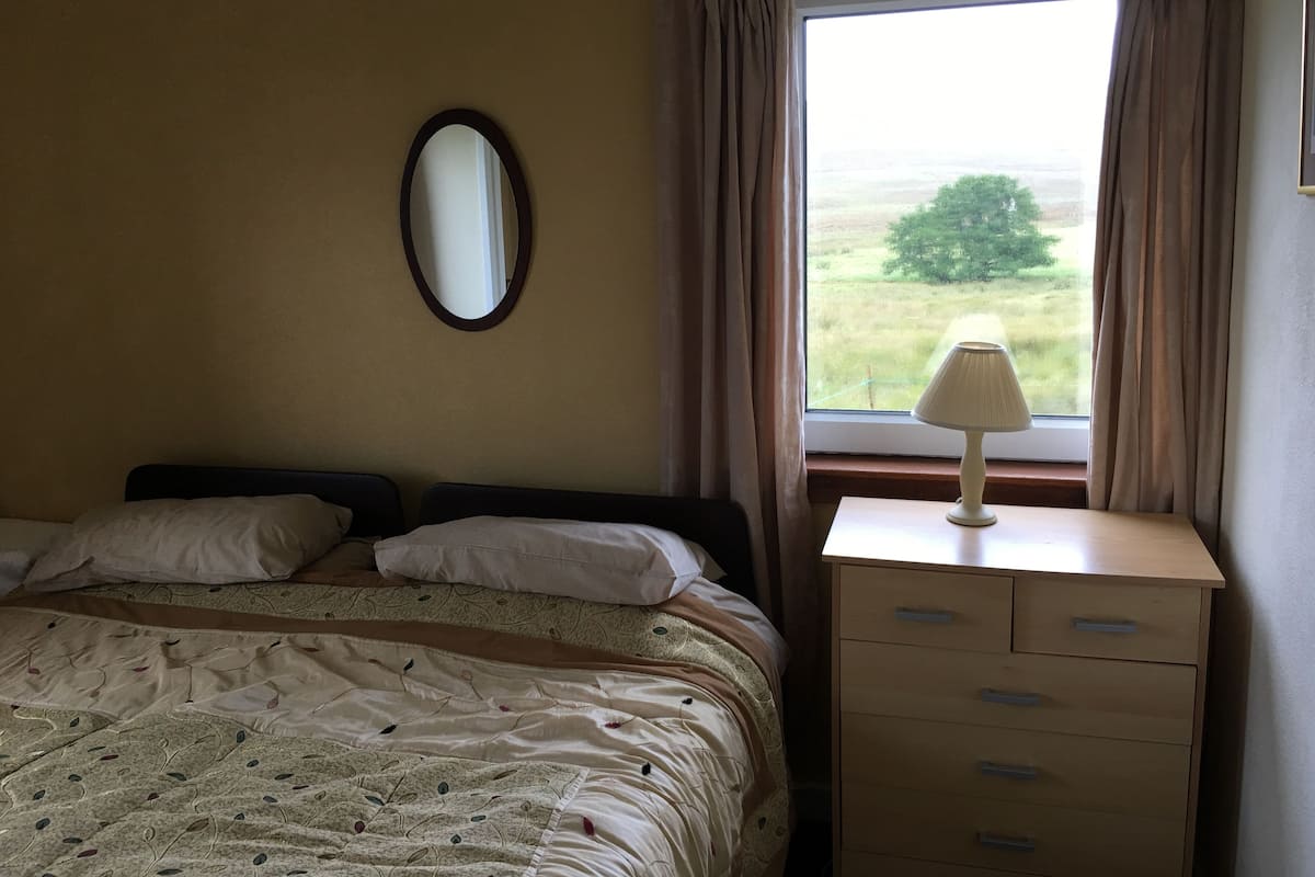 Chambre Standard double ou avec lits jumeaux | Décor unique, ameublement unique, literie fournie