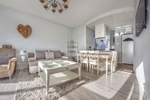 Apartment (208) | Iron/ironing board, free WiFi, bed sheets
