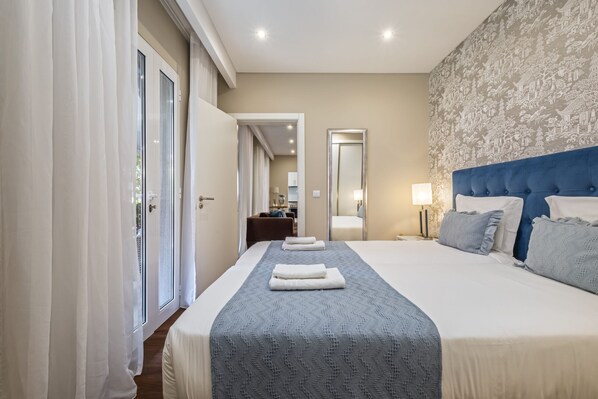 2 bedrooms, desk, iron/ironing board, travel crib