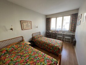 2 bedrooms, WiFi - 3-room apartment with balcony, garage and equipped kitchen (Les Sables-d'Olonne)