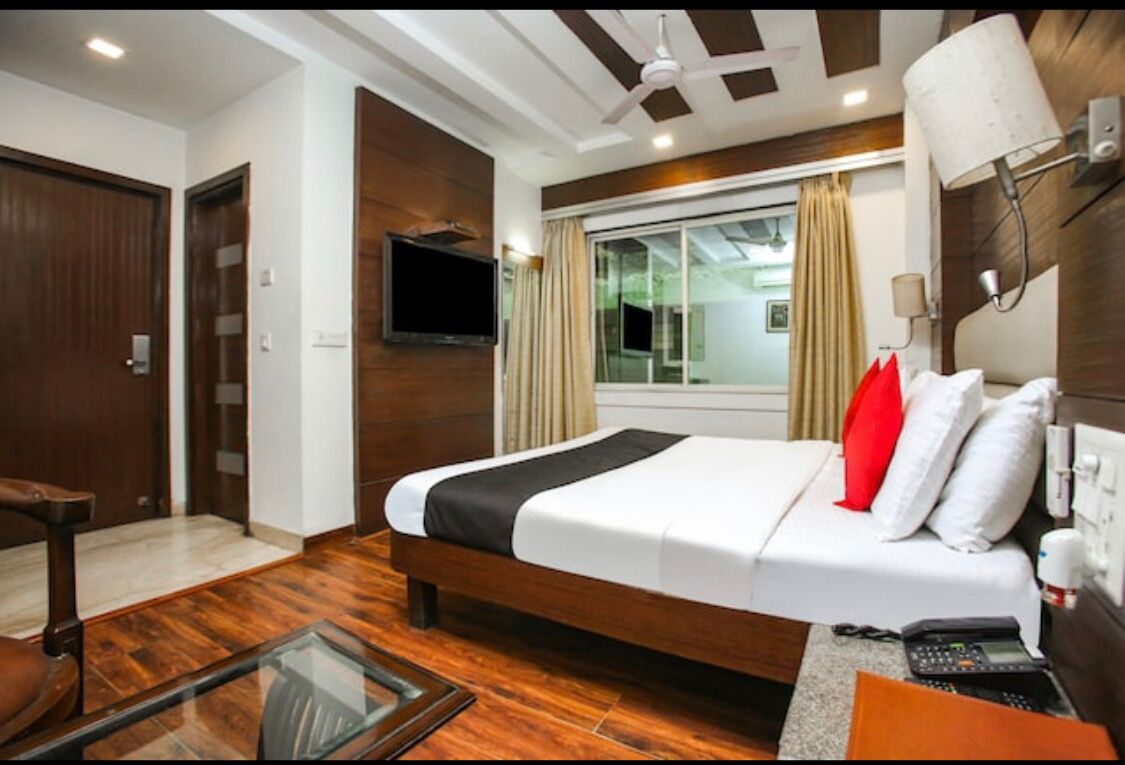 In-room safe, iron/ironing board, cribs/infant beds, rollaway beds