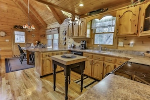 Fridge, oven, stovetop, dishwasher